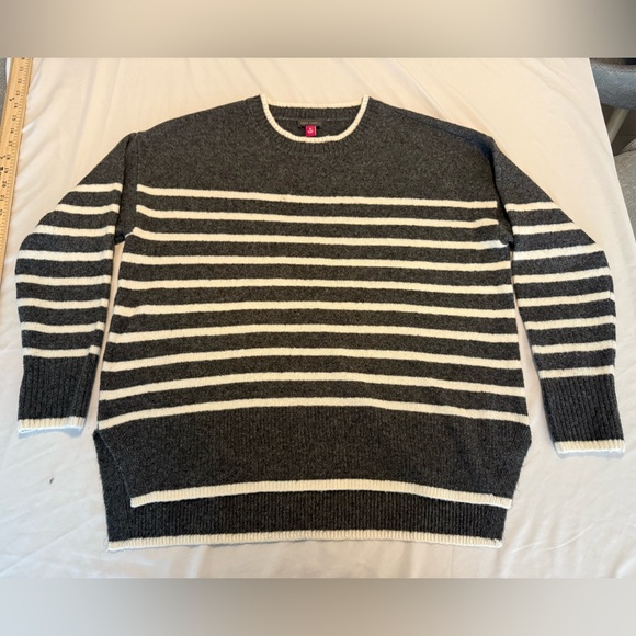 Vince Camuto Striped Knit Sweater – Size Medium (Oversized Fit) - Picture 2 of 10